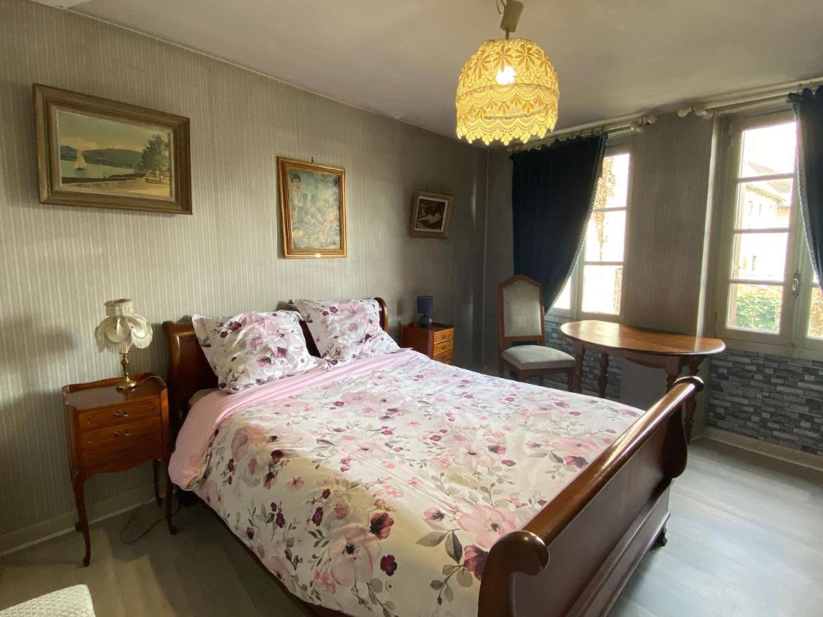 Chambre Calme Au Coeur D'Ussel Ussel  Kültér fotó